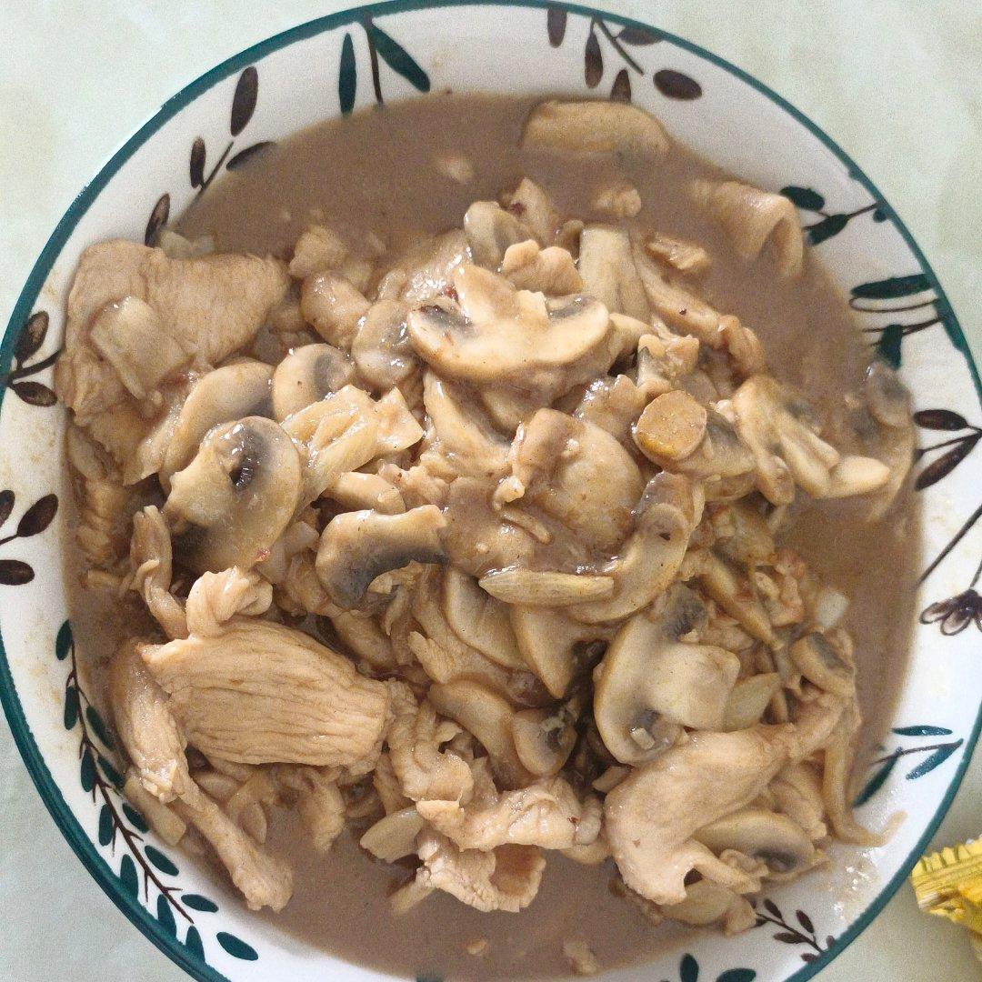 嫩滑不柴❗️爆好吃的黑椒口蘑炒鸡胸肉～绝了