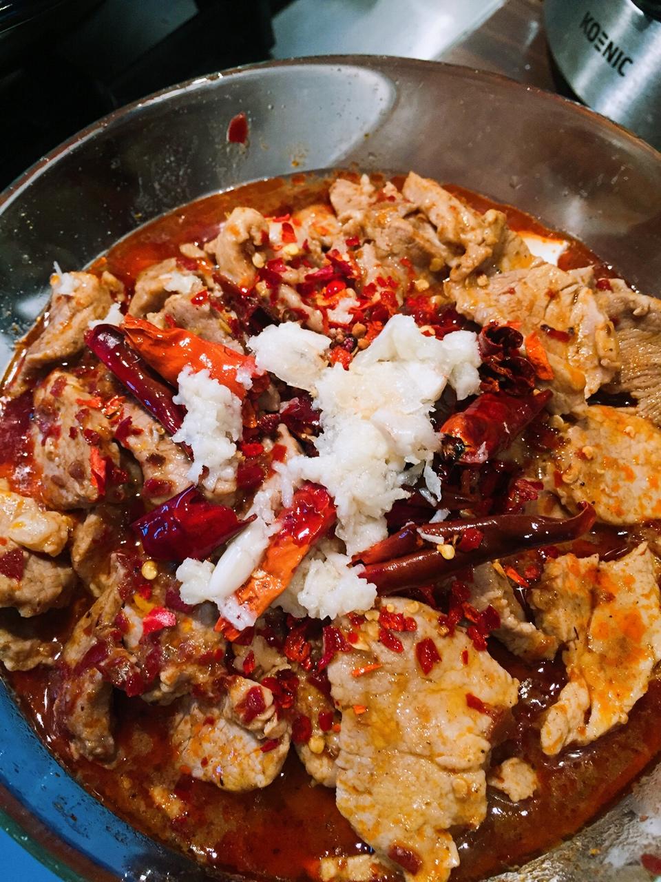 水煮肉片：辣椒的盛宴