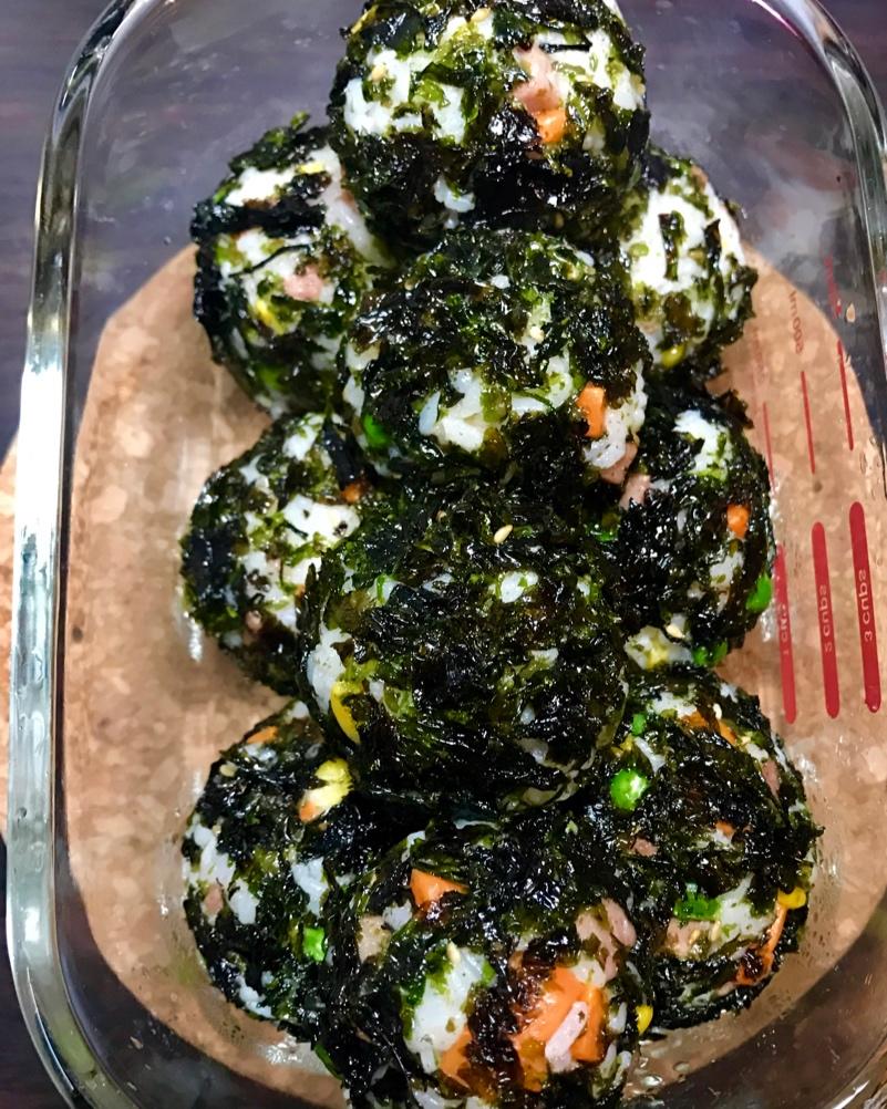 金枪鱼紫菜饭团