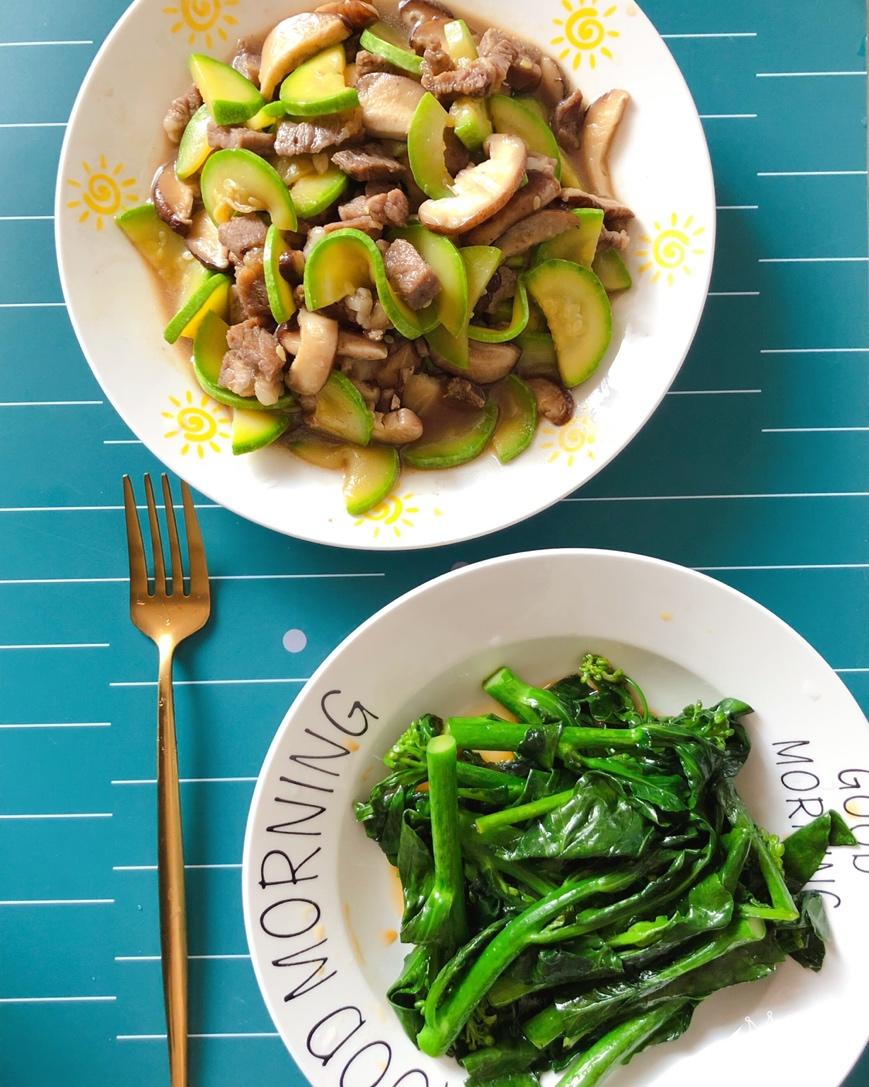 杂菇凉拌鸡胸肉丝减肥瘦身餐