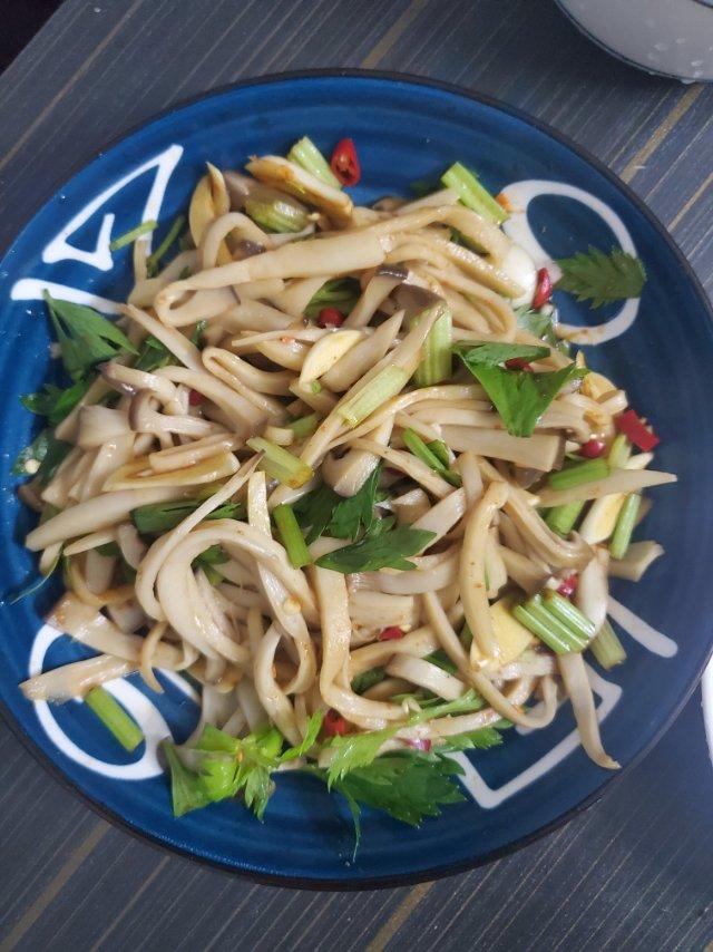 比肉还要好吃的凉拌菜！简单易做。