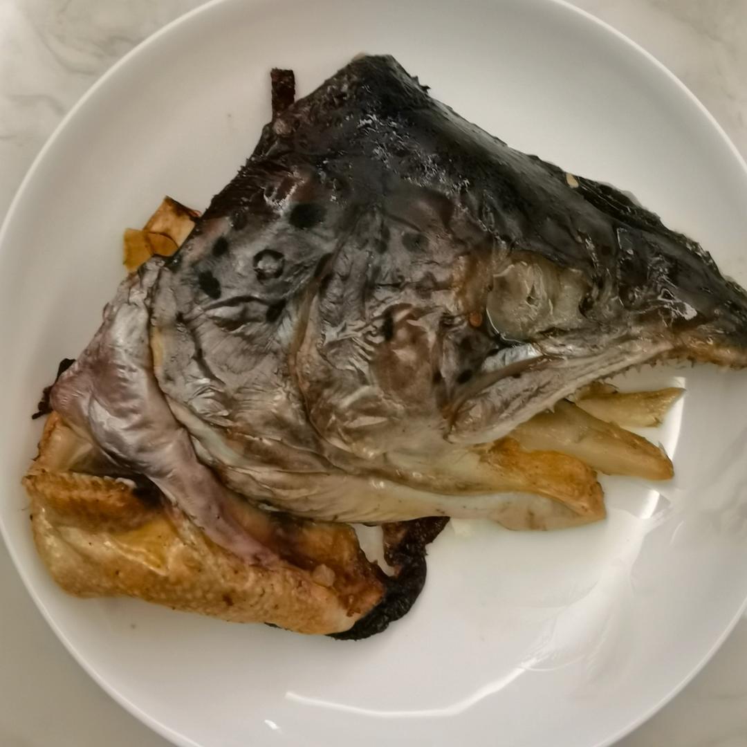 不输日料店的烤三文鱼头