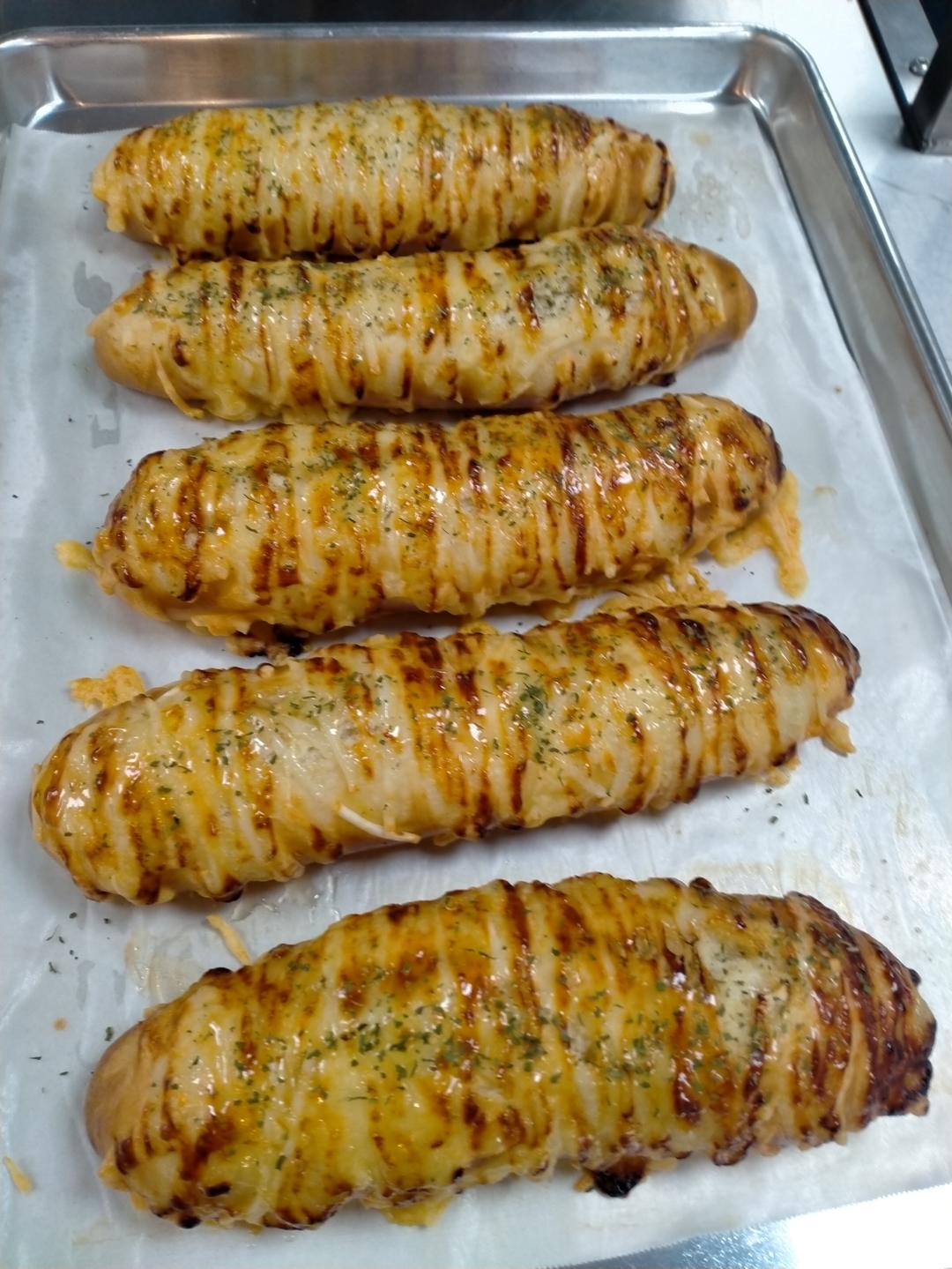 吃10年也不过时 黄金芝士条面包 松软咸香 在家轻松做 出炉被秒光