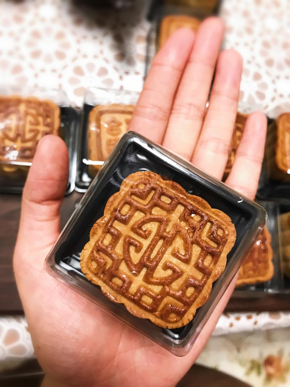 广式月饼—蛋黄莲蓉月饼