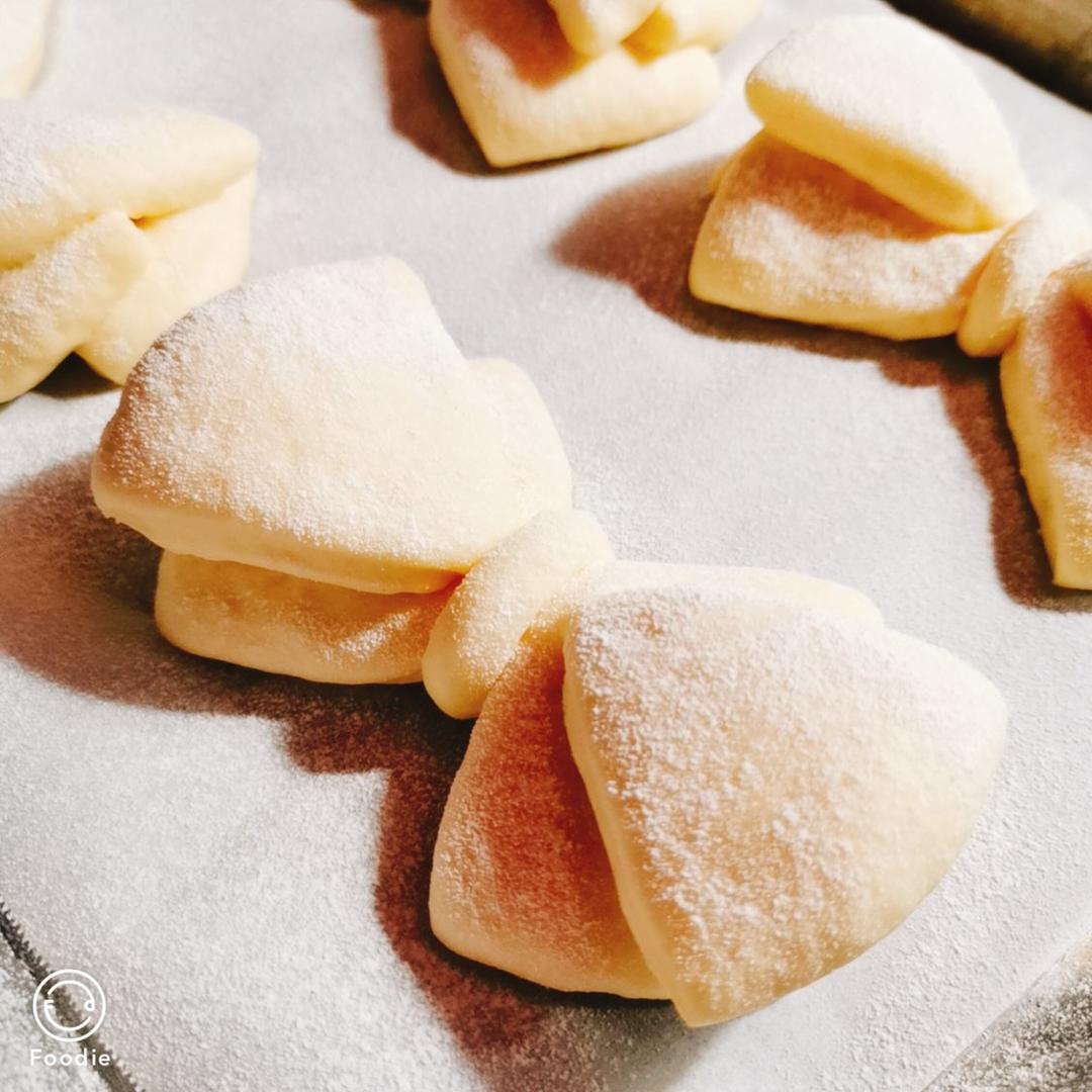 甜蜜少女心-蝴蝶结面包