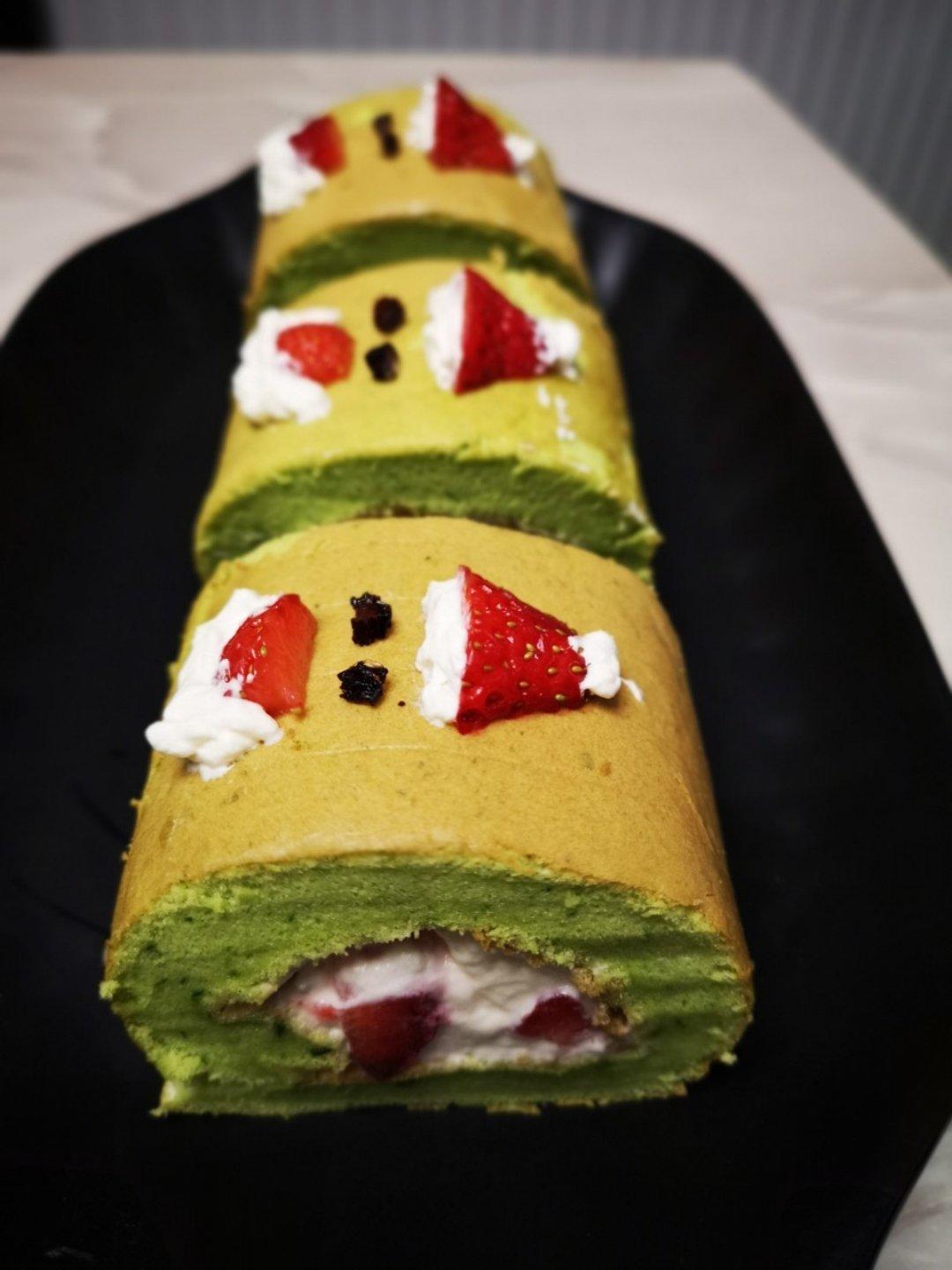 圣诞菠菜草莓蛋糕卷