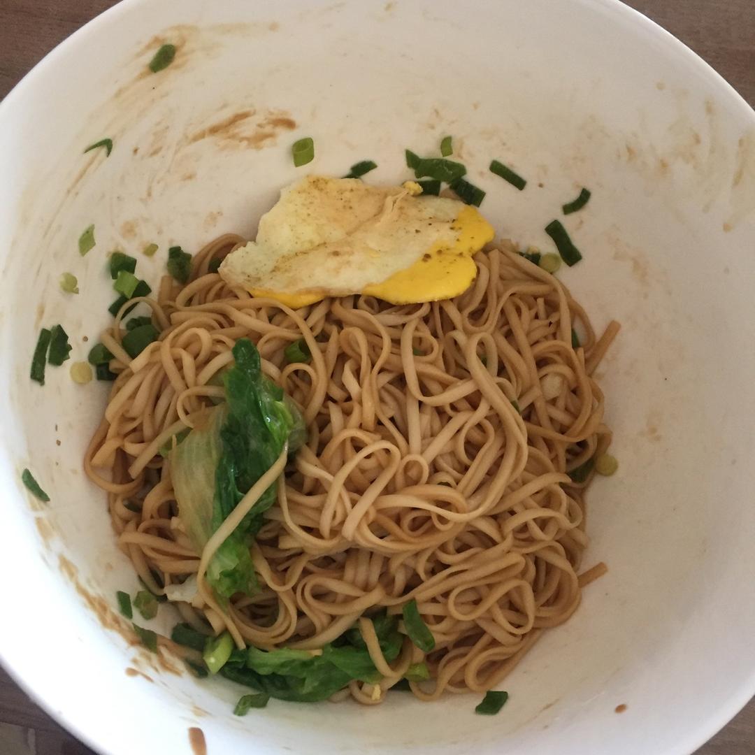 葱爆面—就是汪涵在天天向上里面做的那个啦