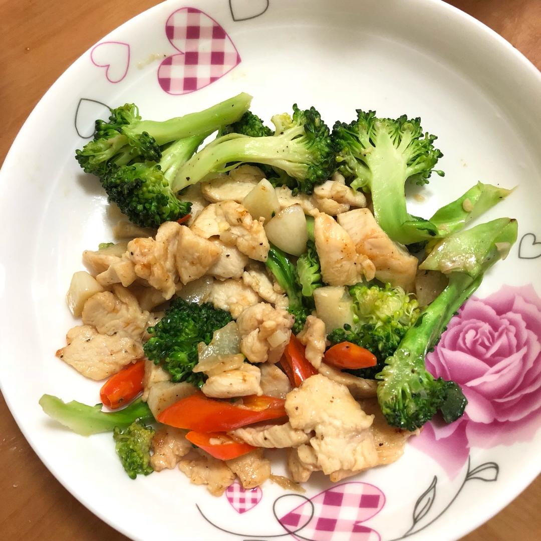 减脂增肌食谱——美味西兰花炒鸡胸肉