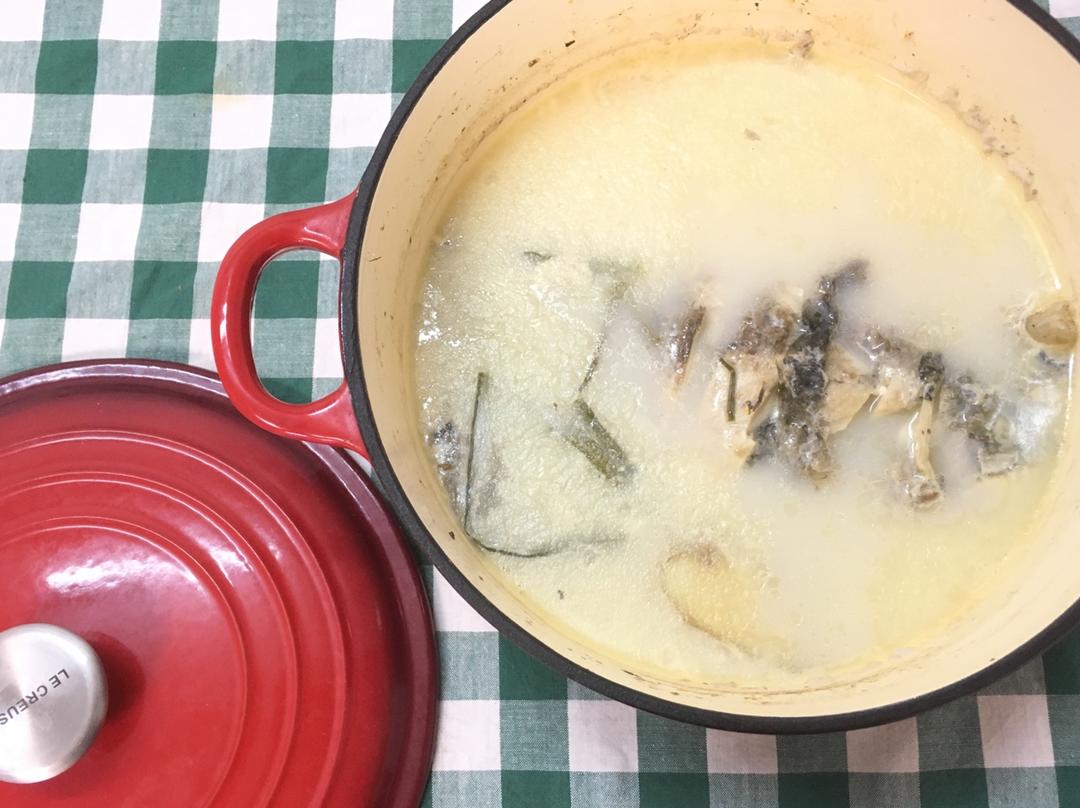鲫鱼豆腐汤