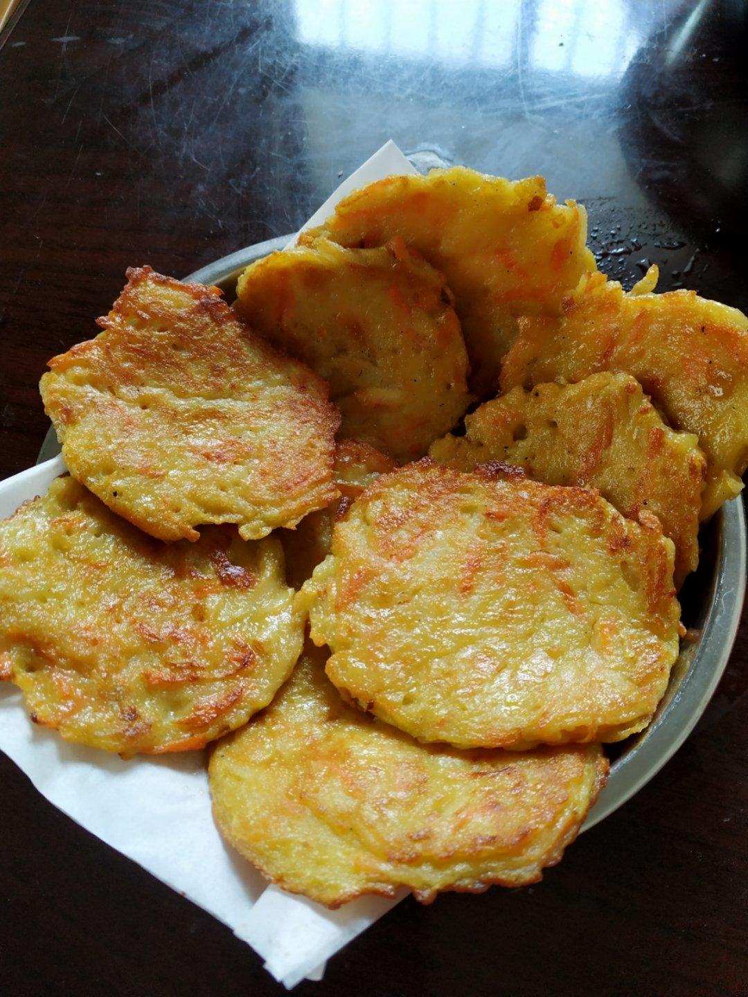 宝宝辅食之土豆胡萝卜小饼