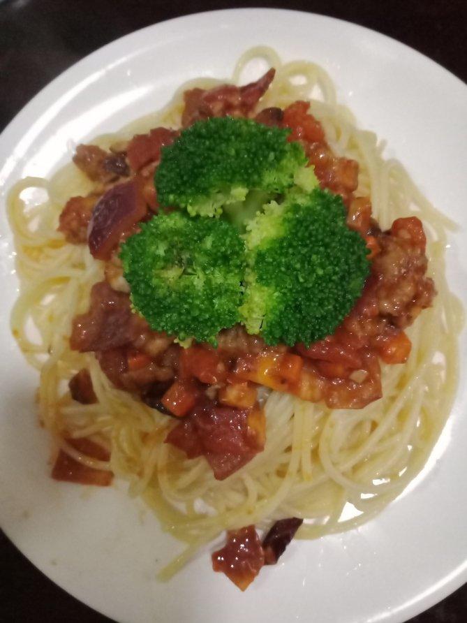 蕃茄蘑菇肉酱意大利面