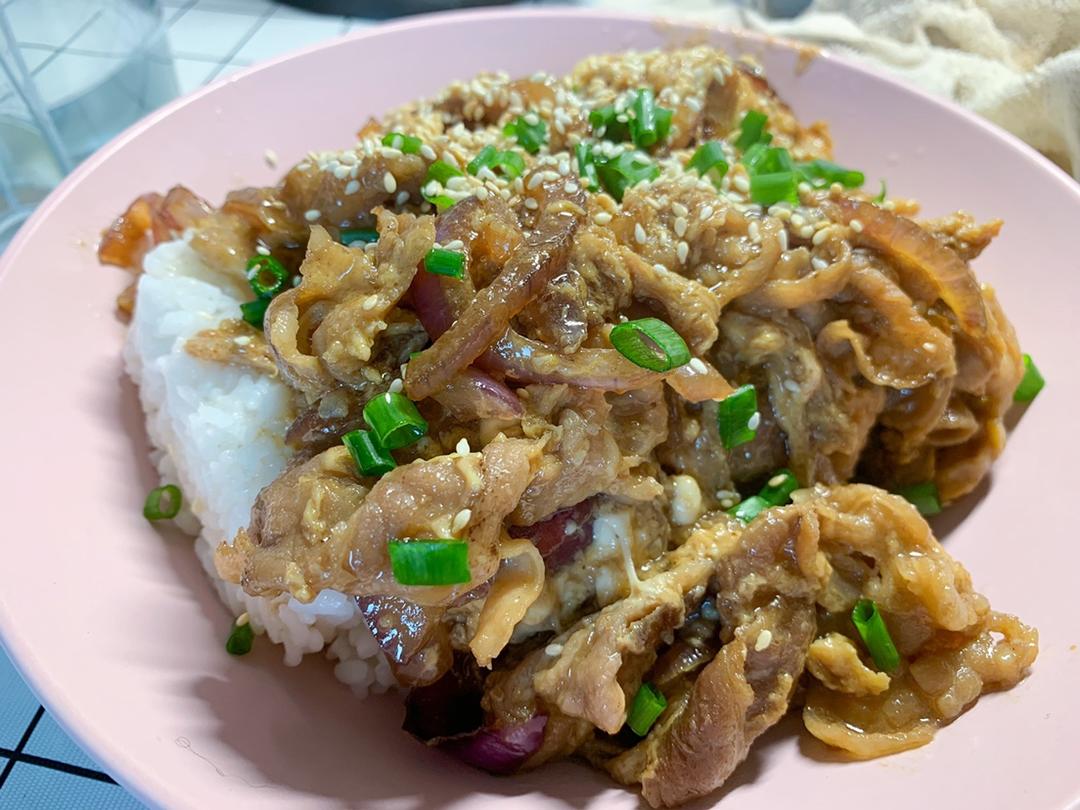 和风肥牛鸡蛋饭