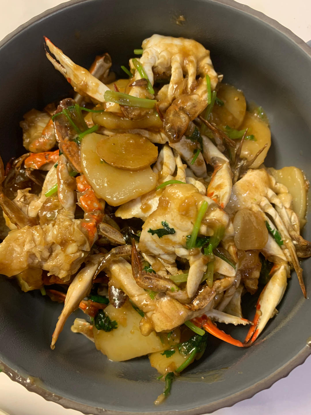 梭子蟹炒年糕～标准的江浙菜