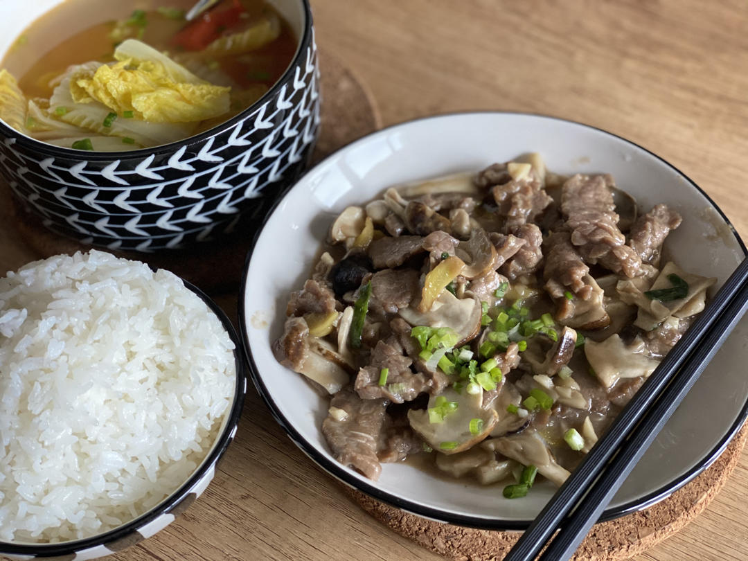 新鲜姬松茸炒肉片