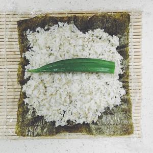 秋葵藜麦寿司的做法 步骤6