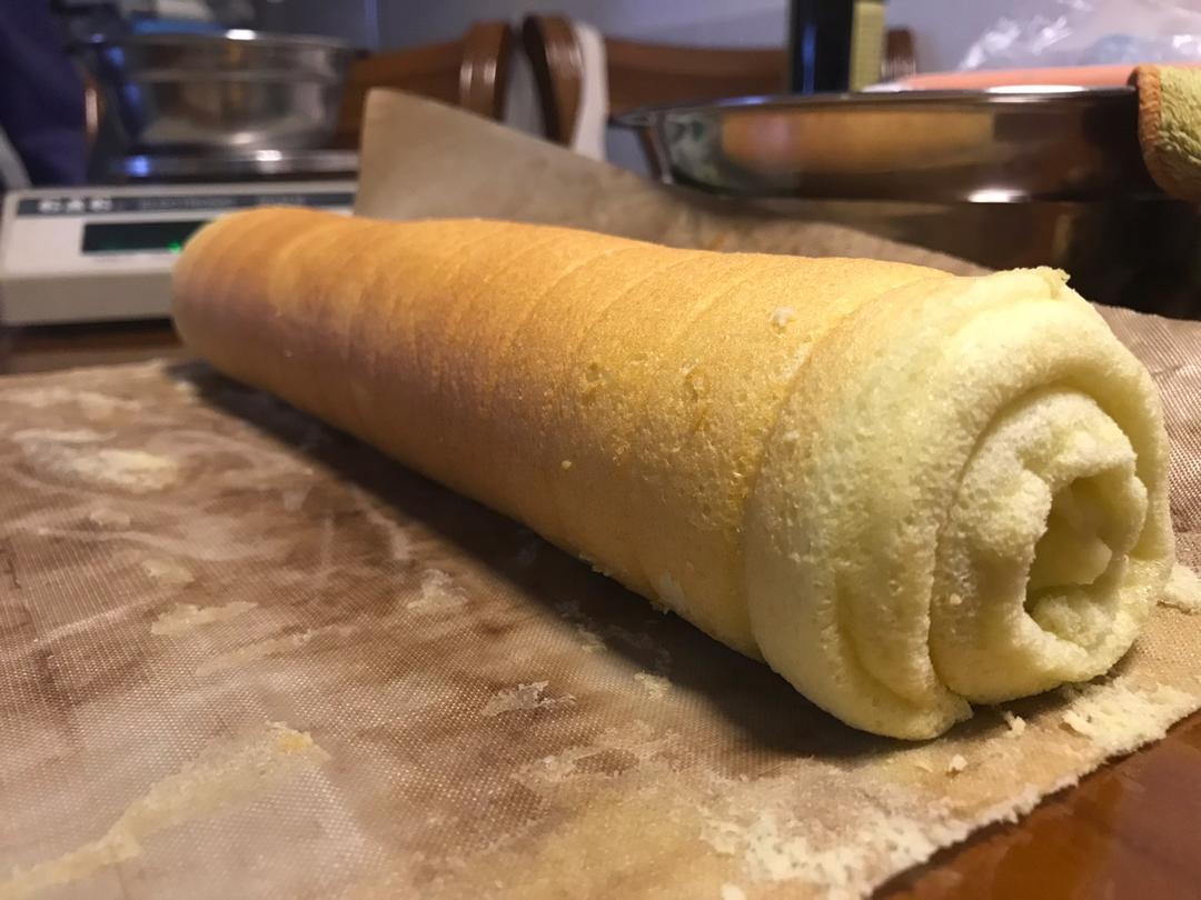材料最简单的【低卡蛋糕卷】卡仕达戚风卷