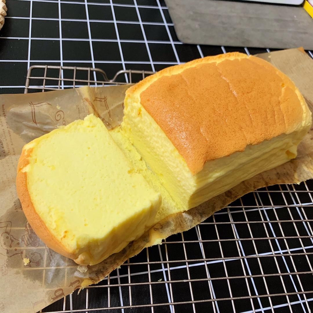 堪比柯基屁股
爆浆芝士🧀古早蛋糕