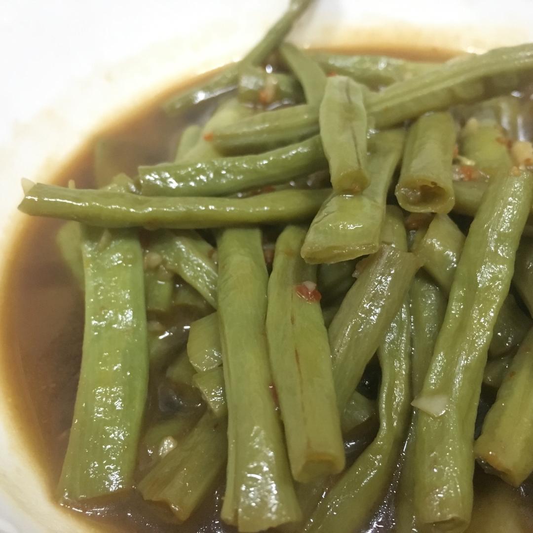 糖醋豇豆。外婆菜。酸酸辣辣甜甜。