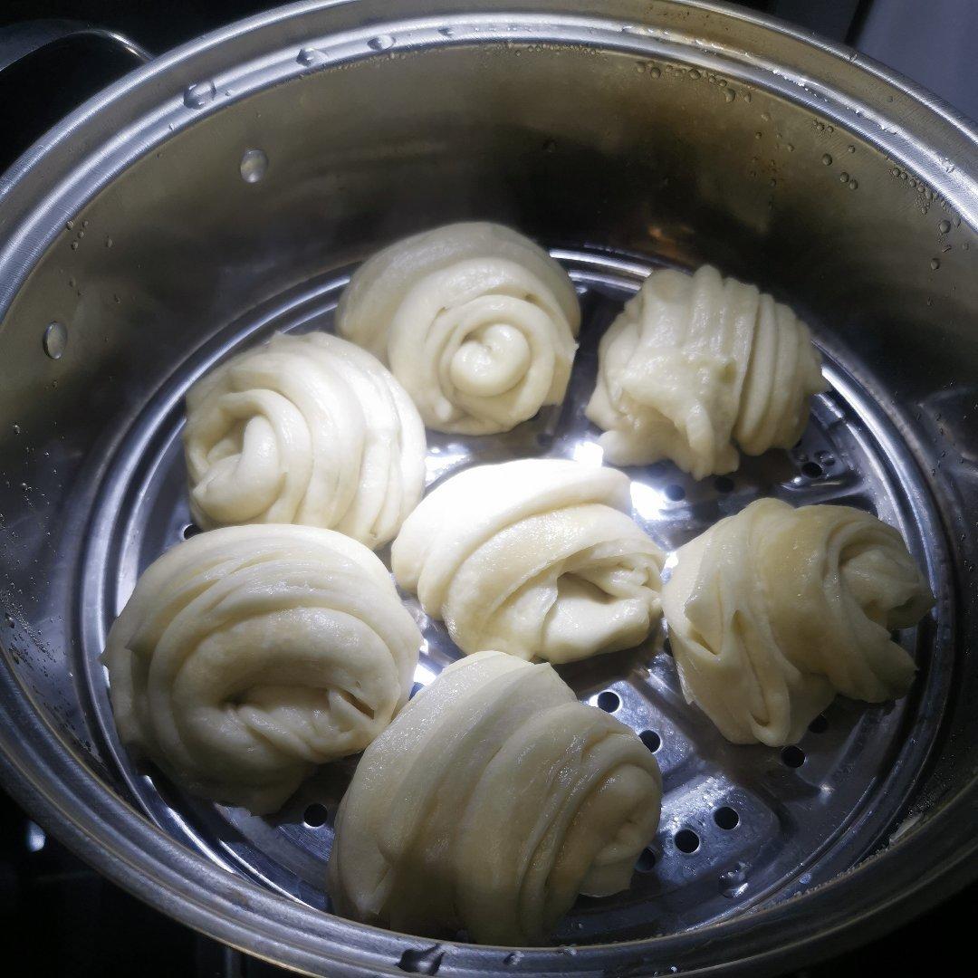 快手发面大花卷（含和面、揉面手法）
