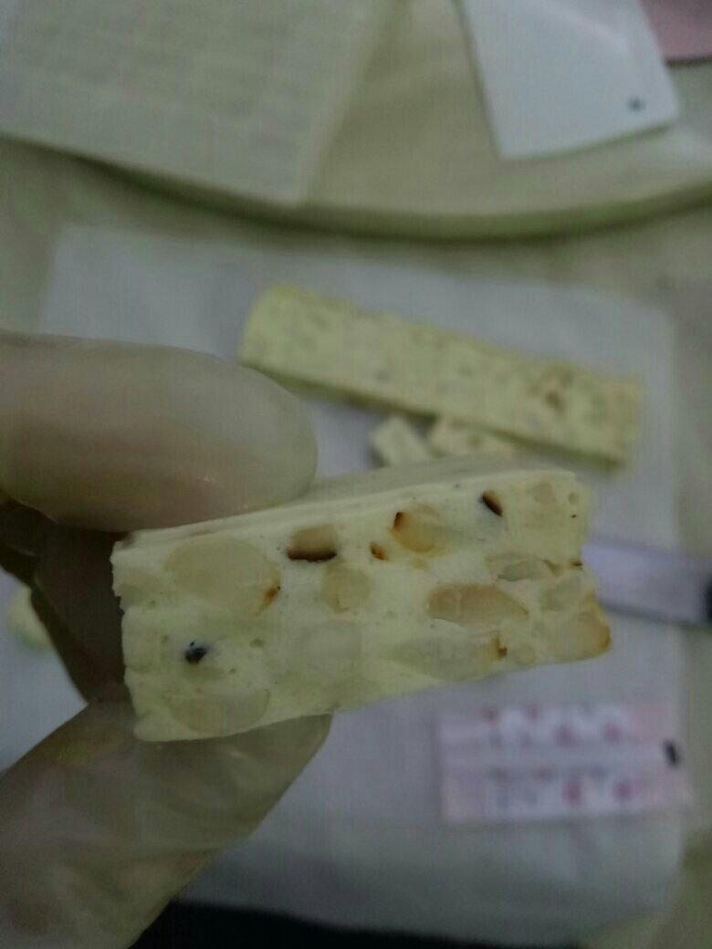 简易牛轧糖，只用蔓越莓干，配方屡试不爽，切块整齐