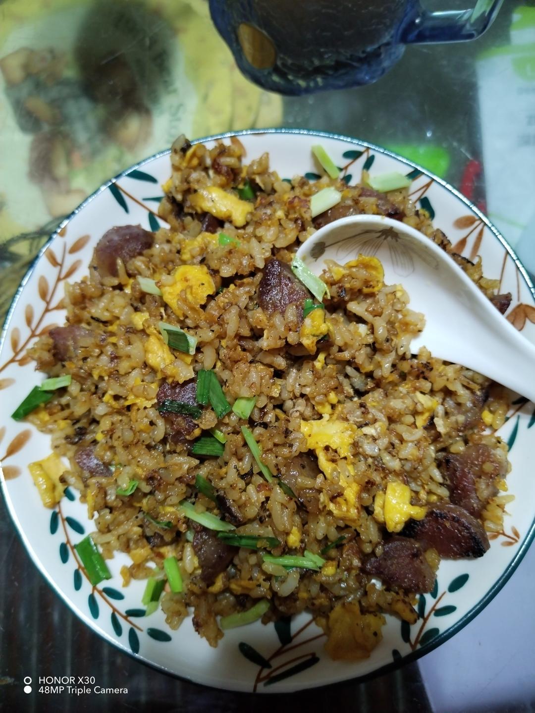 邻居抢着来我家吃土豆香肠炒饭，原来这么香！