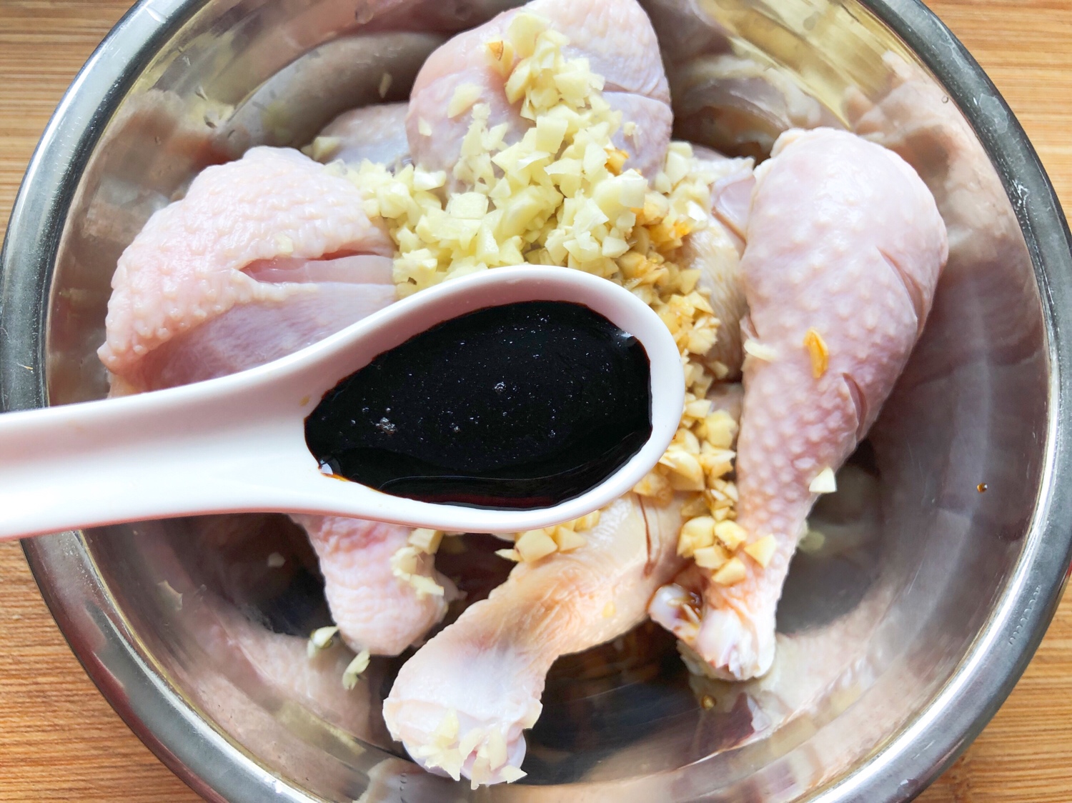 ㊙️年夜饭必备👉肉嫩多汁的蒜香蜂蜜鸡腿❗️❗️的做法 步骤5