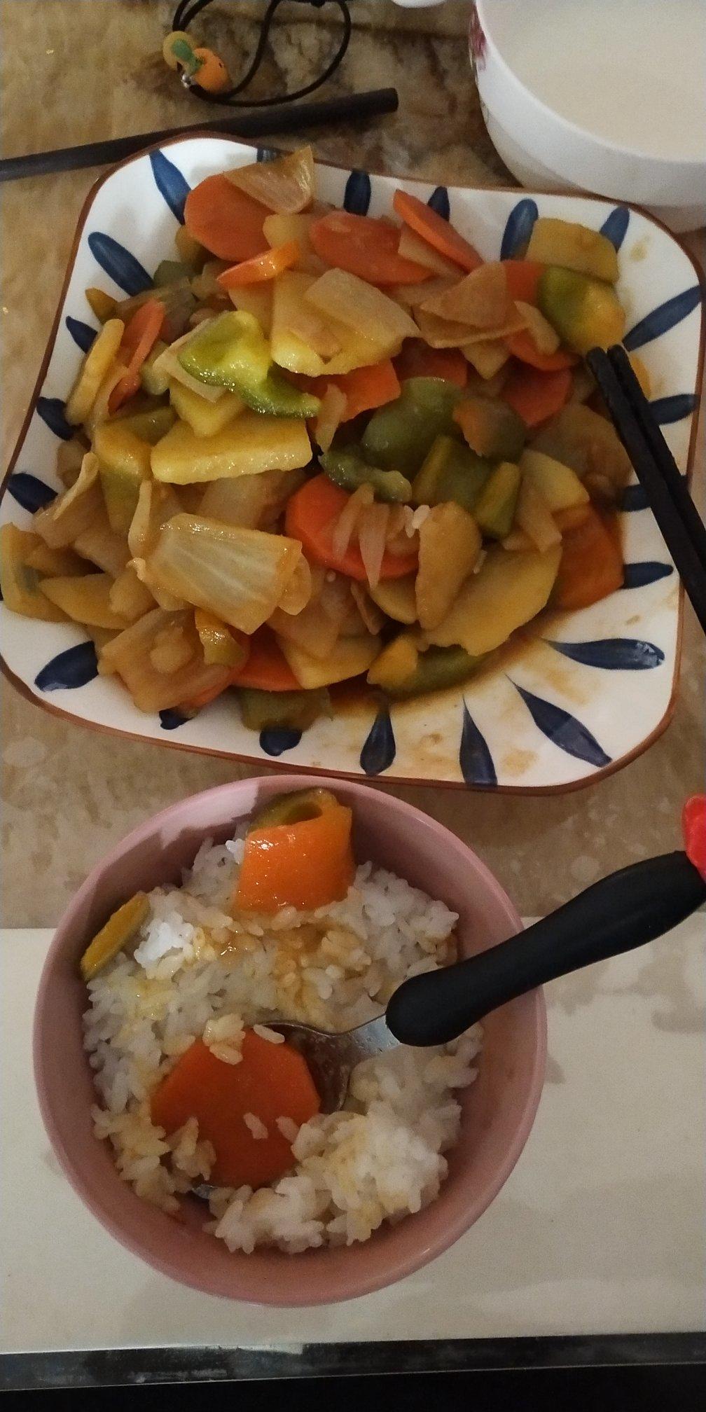 土豆洋葱胡萝卜炒青椒