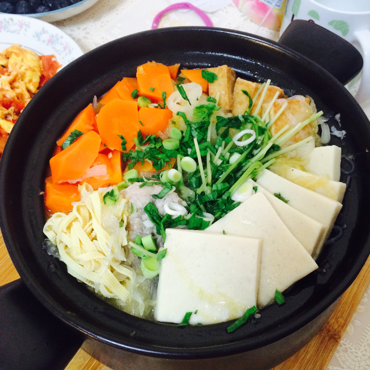 冬日暖暖之酸菜鸡腿砂锅儿