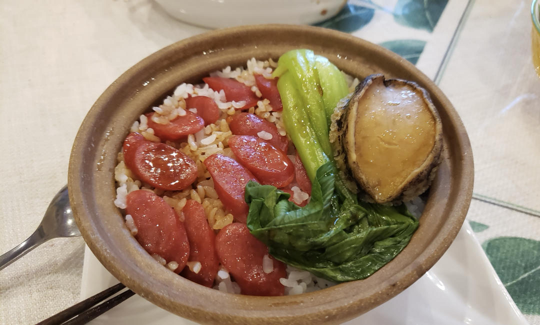 广式腊味煲仔饭