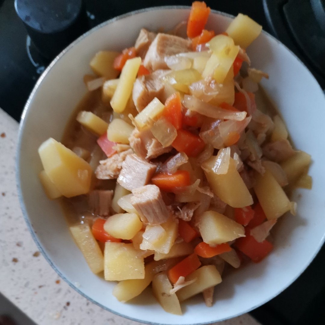鸡胸肉焖土豆