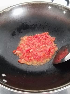 番茄炒馒头丁的做法 步骤4