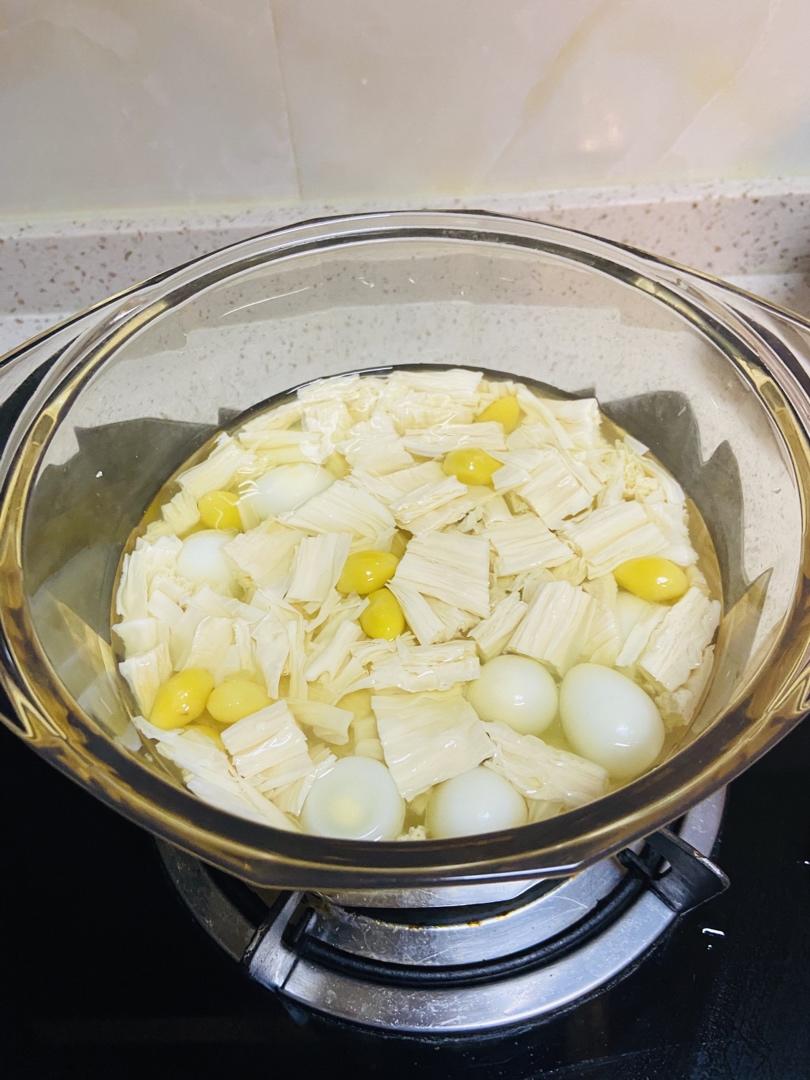 鹌鹑蛋白果糖水