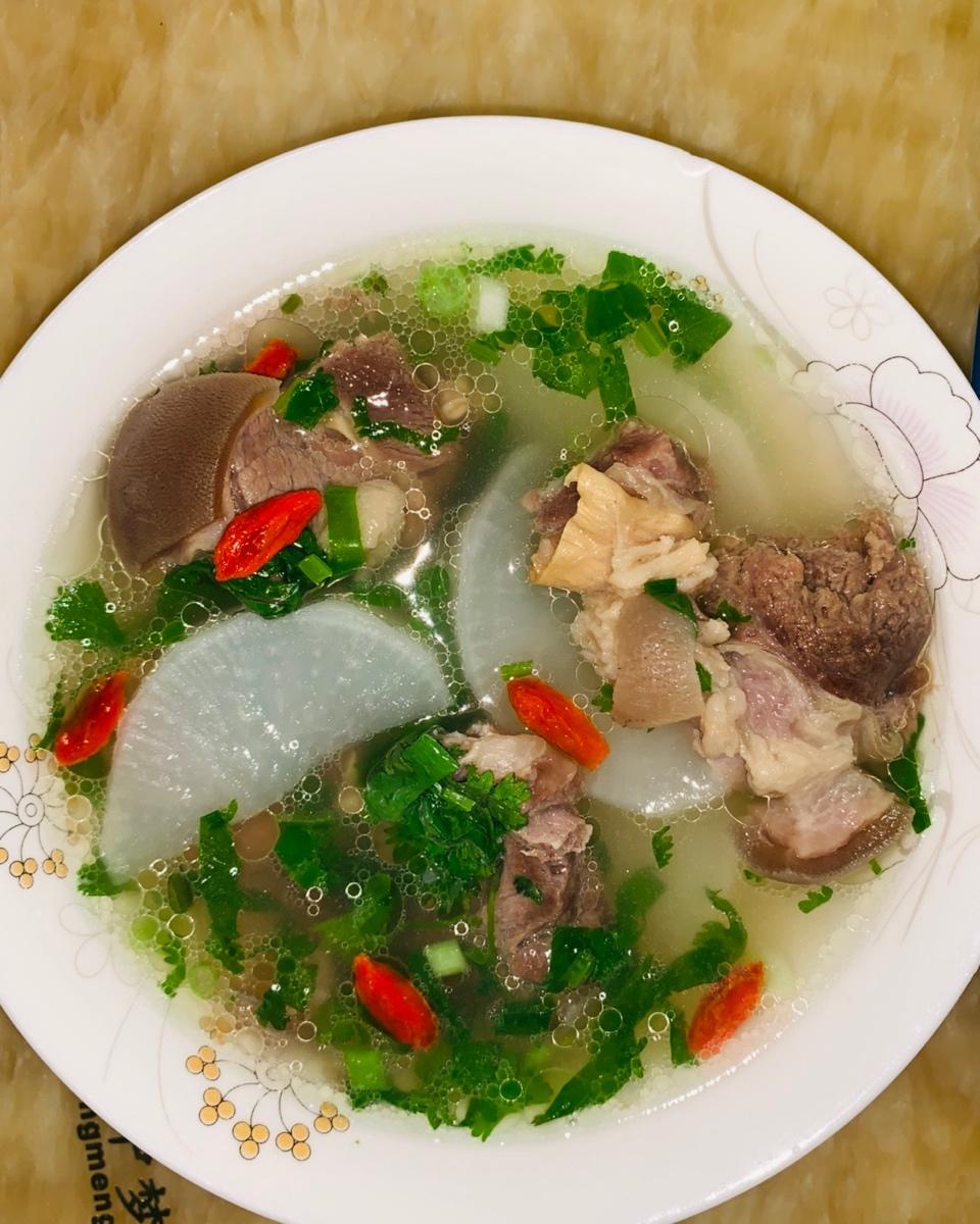 冬日御寒羊肉汤