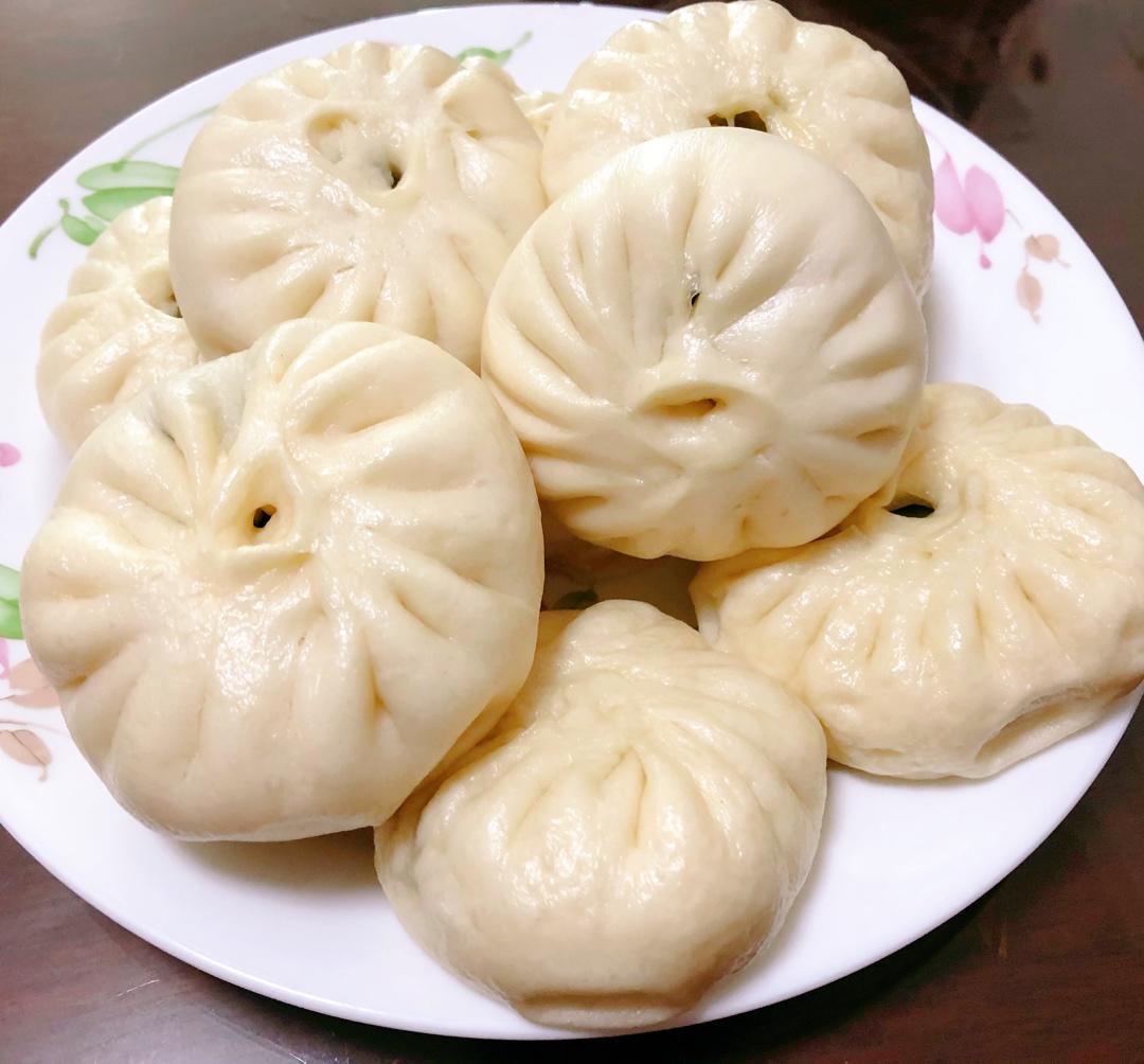 韭菜木耳鸡蛋包子