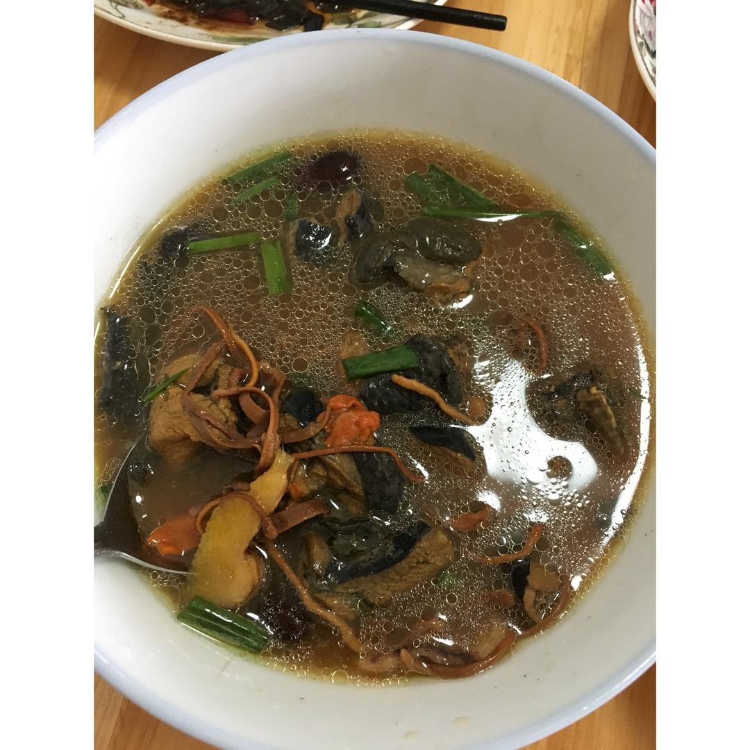 虫草花乌鸡汤