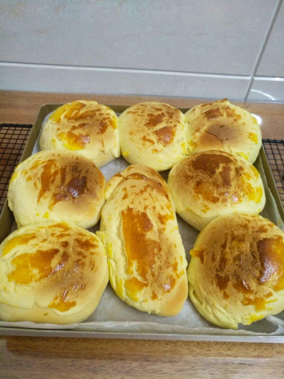 好吃到炸裂的港式菠萝包（附带制作酥皮的小视频）