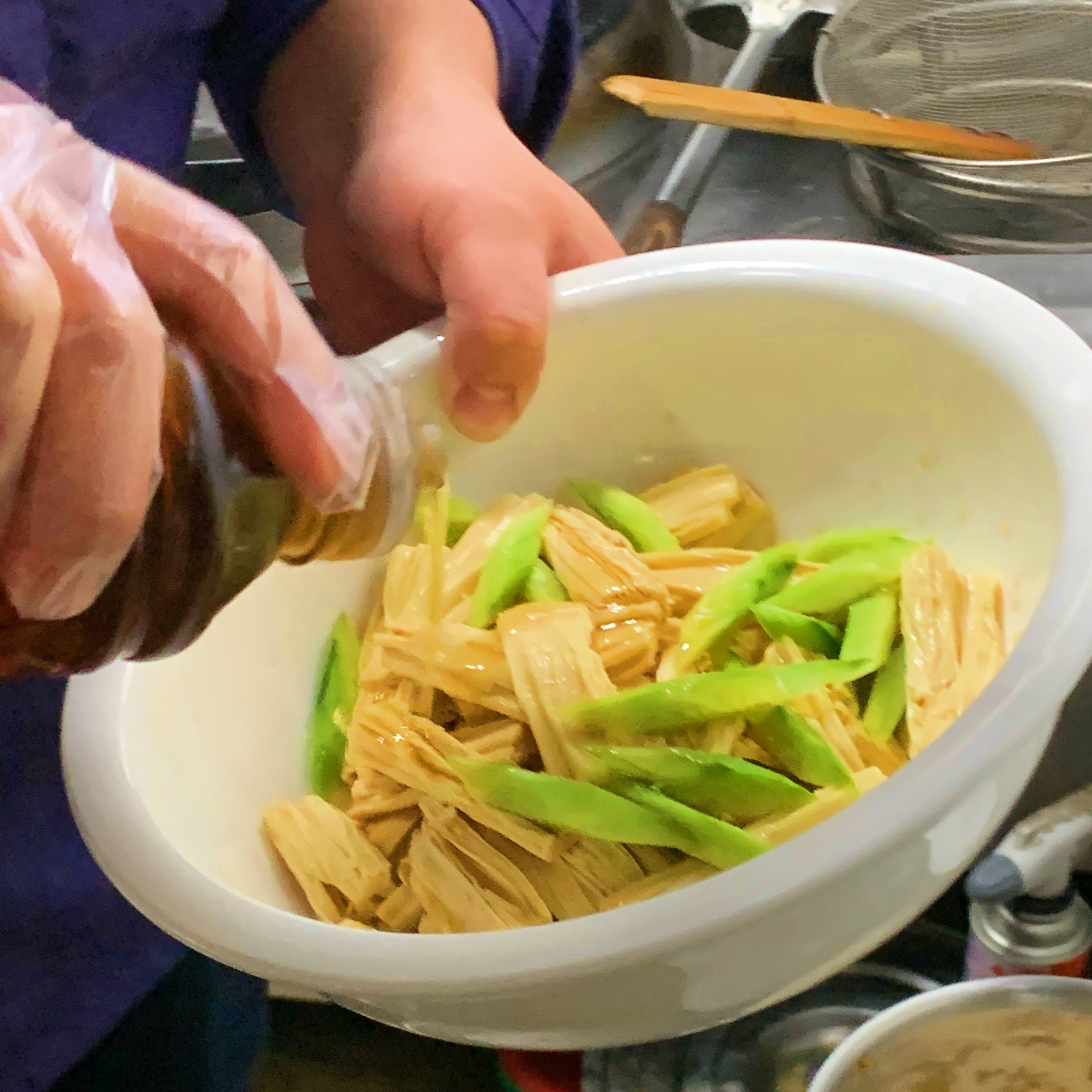 私房大厨做的凉拌腐竹黄瓜的做法