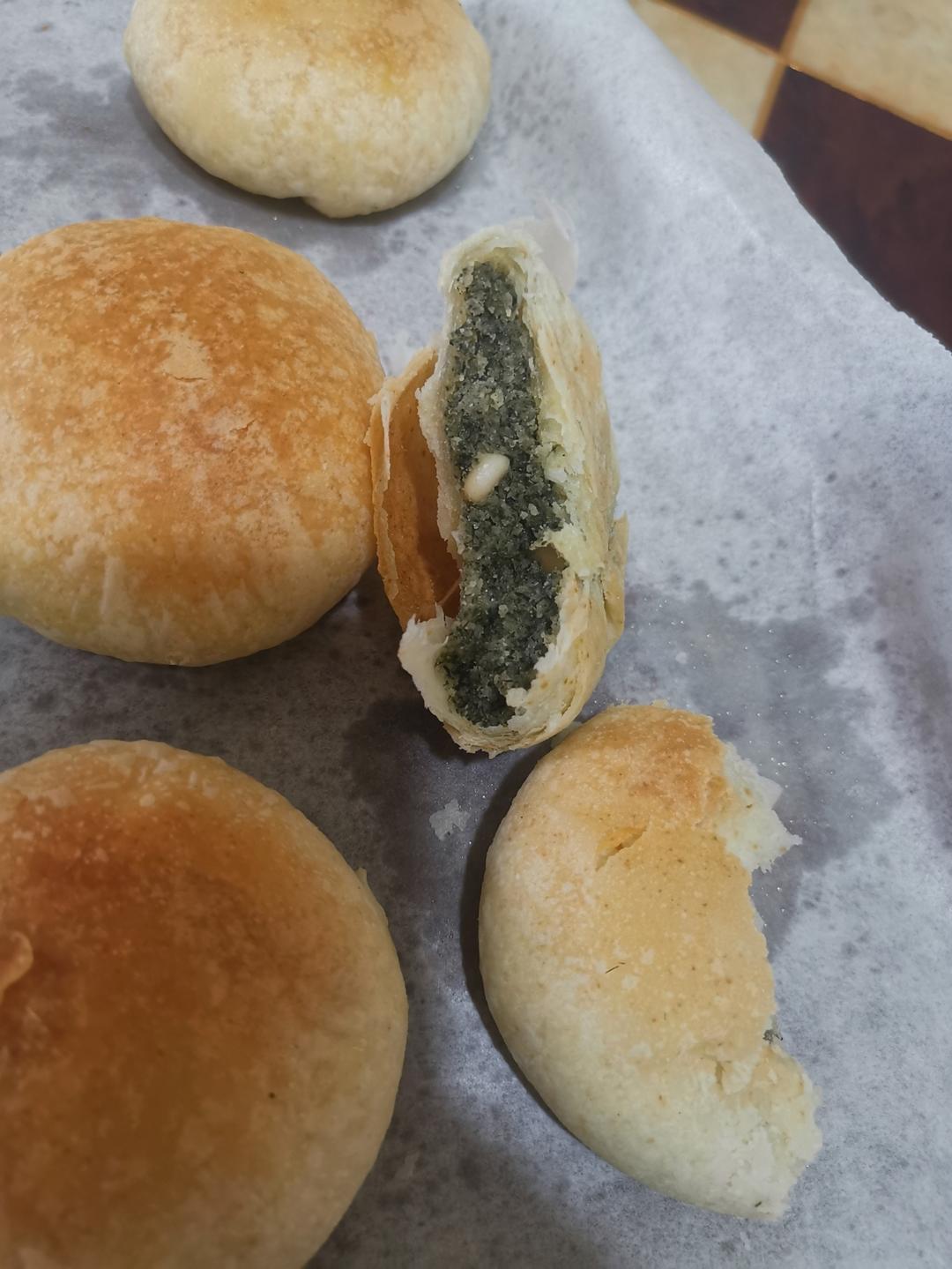 龙华寺排队买网红的苔条月饼