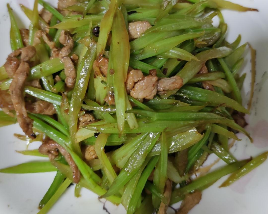 家常山芹炒肉丝的做法