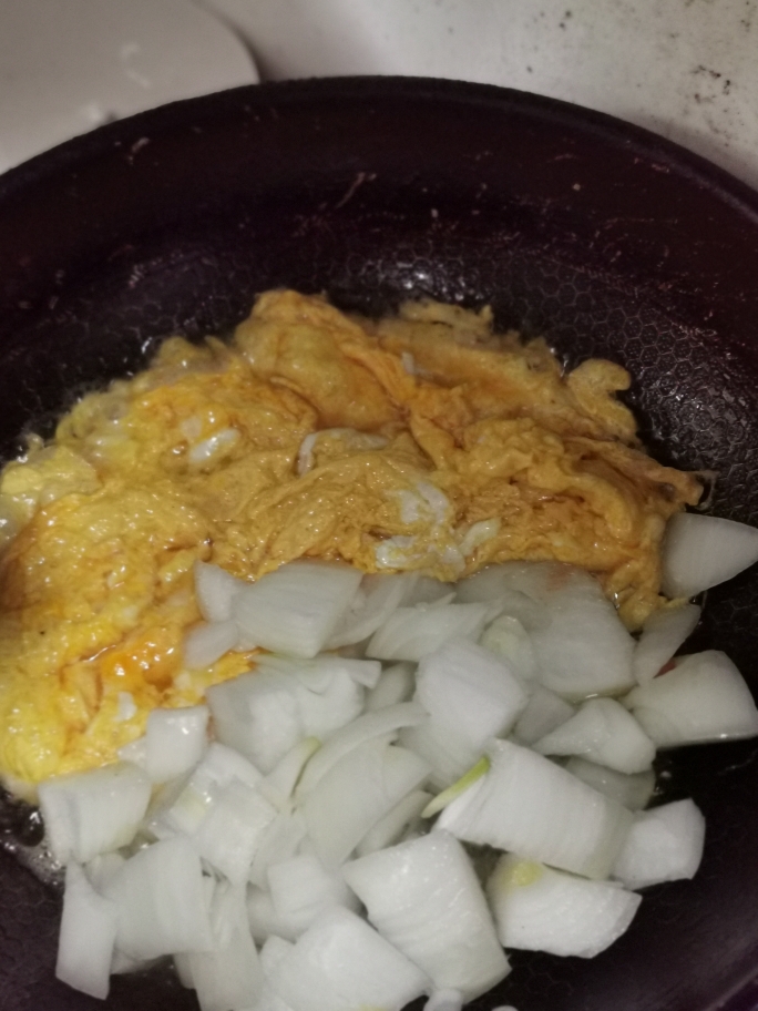 洋葱炒鸡蛋的做法 步骤4