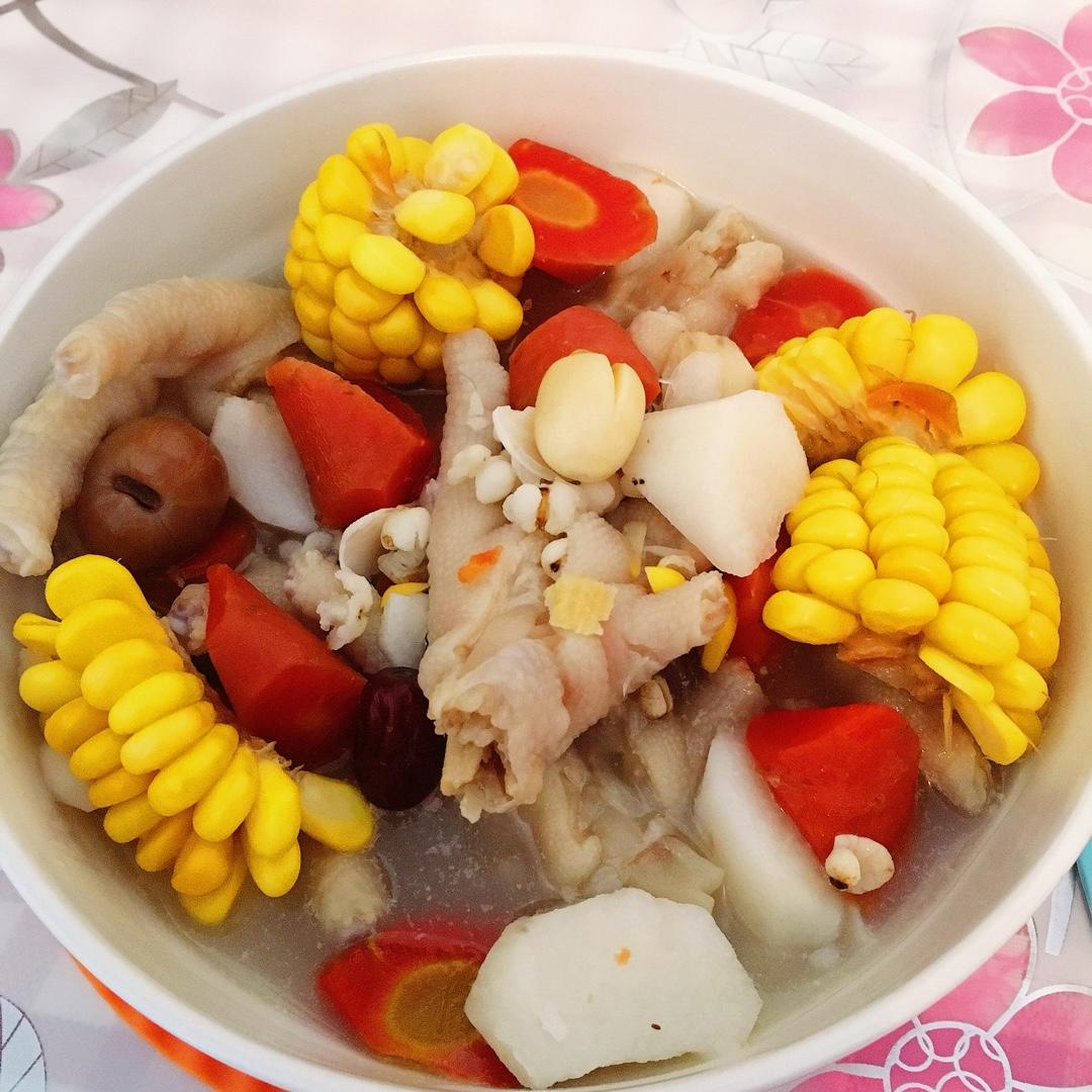 玉米山药红萝卜鸡爪汤