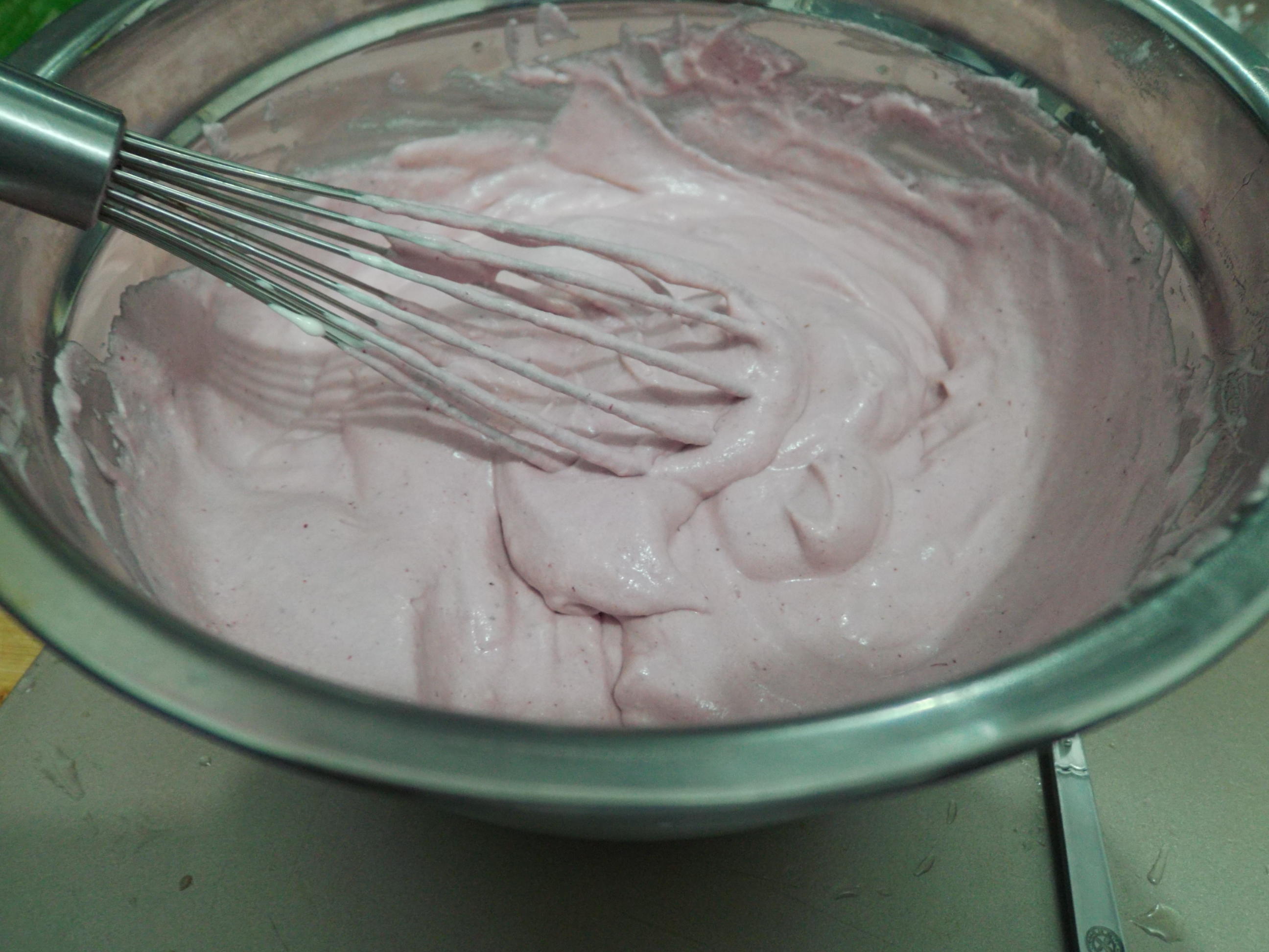 桑葚慕斯蛋糕---轻盈、嫩滑口感（意式蛋白霜法）的做法 步骤9