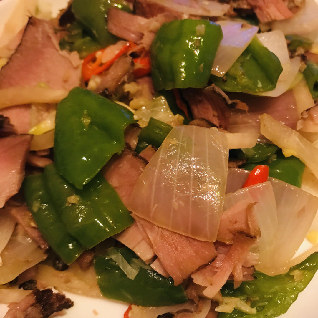 腊肉尖椒炒洋葱