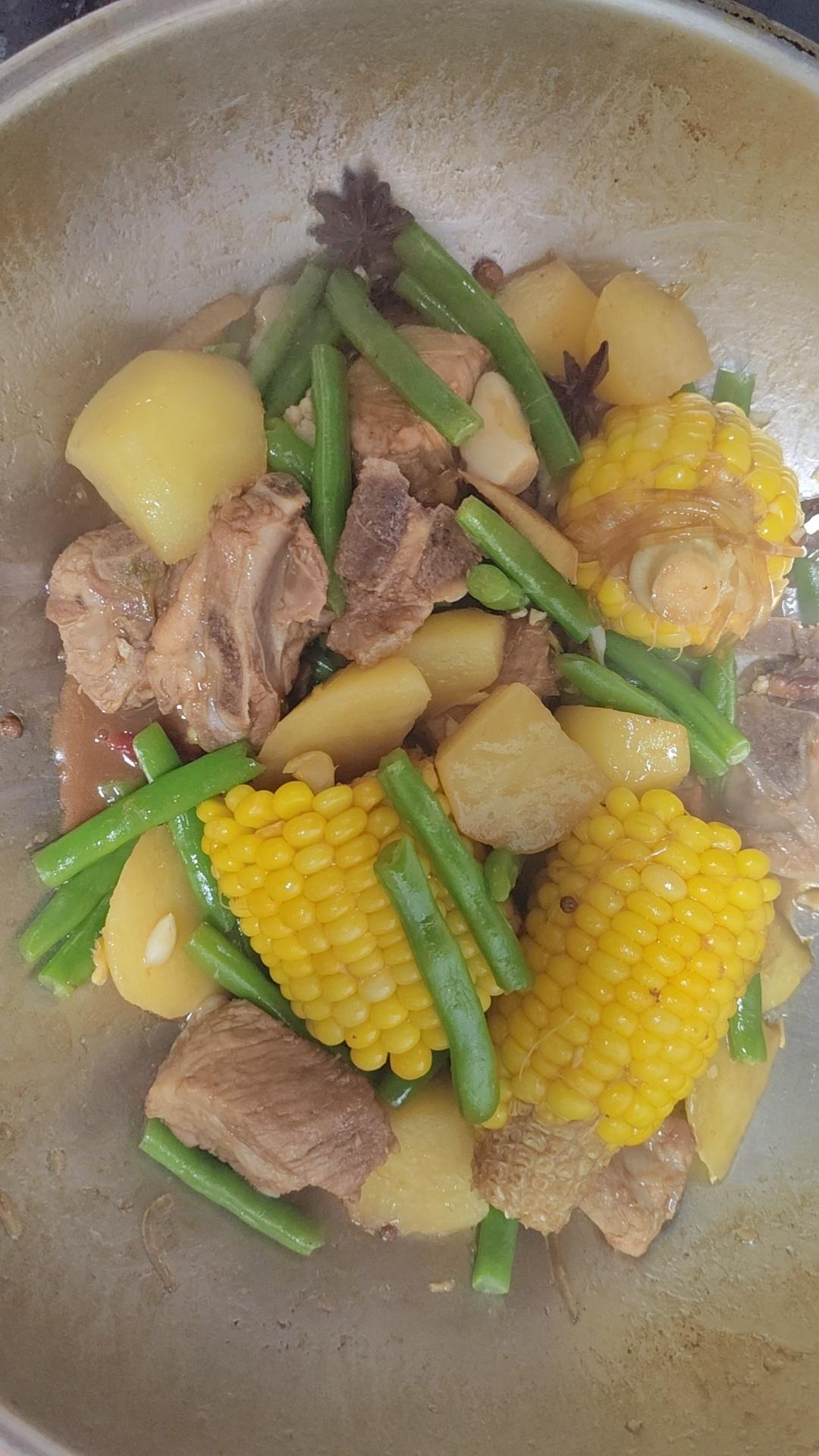 硬菜代表--排骨炖豆角土豆（豆角焖面胚子）