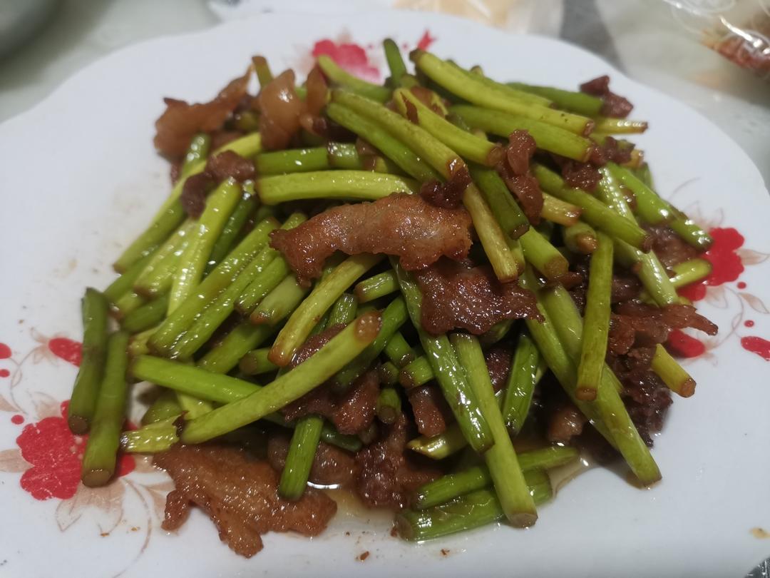 简单易做的下饭菜－蒜苔炒肉