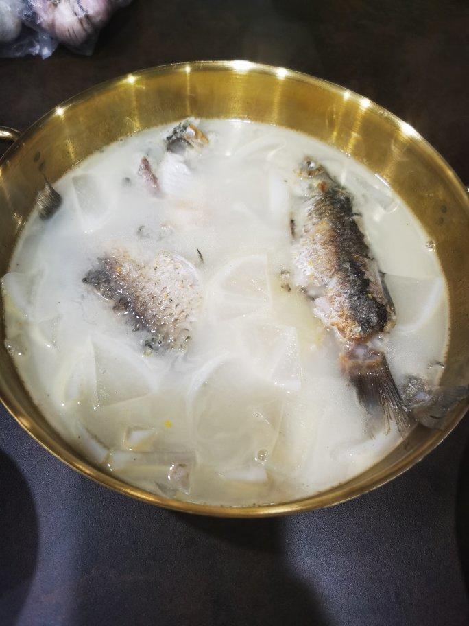 奶白鲫鱼汤