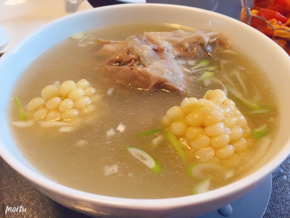 筒子骨玉米萝卜汤