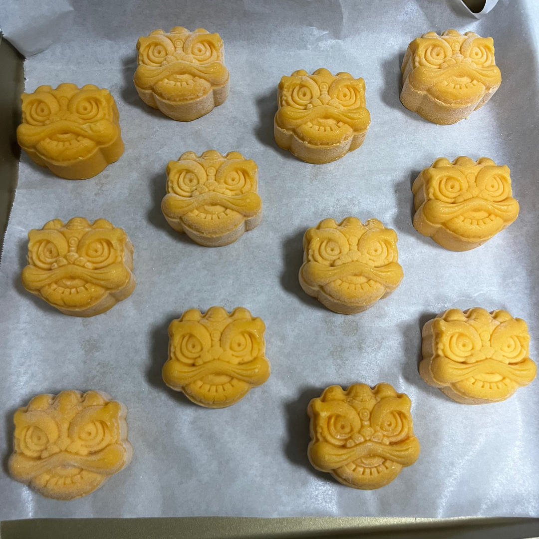 💃奶黄流心月饼——这是可以让你坐稳朋友圈厨霸位置的月饼🥮，没人点赞算我输👎