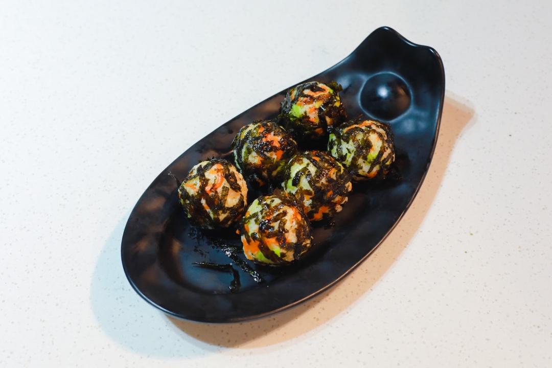 韩式金枪鱼海苔拌饭～饭团
