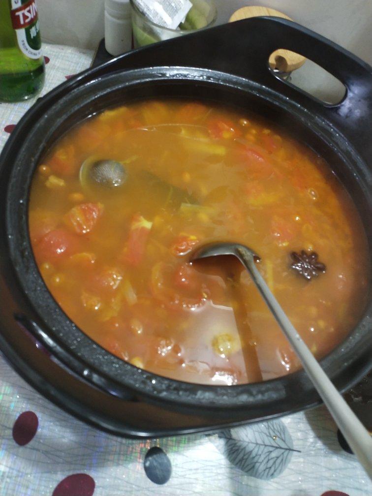 〈西红柿牛腩锅〉，酸甜可口。欣小厨 😉